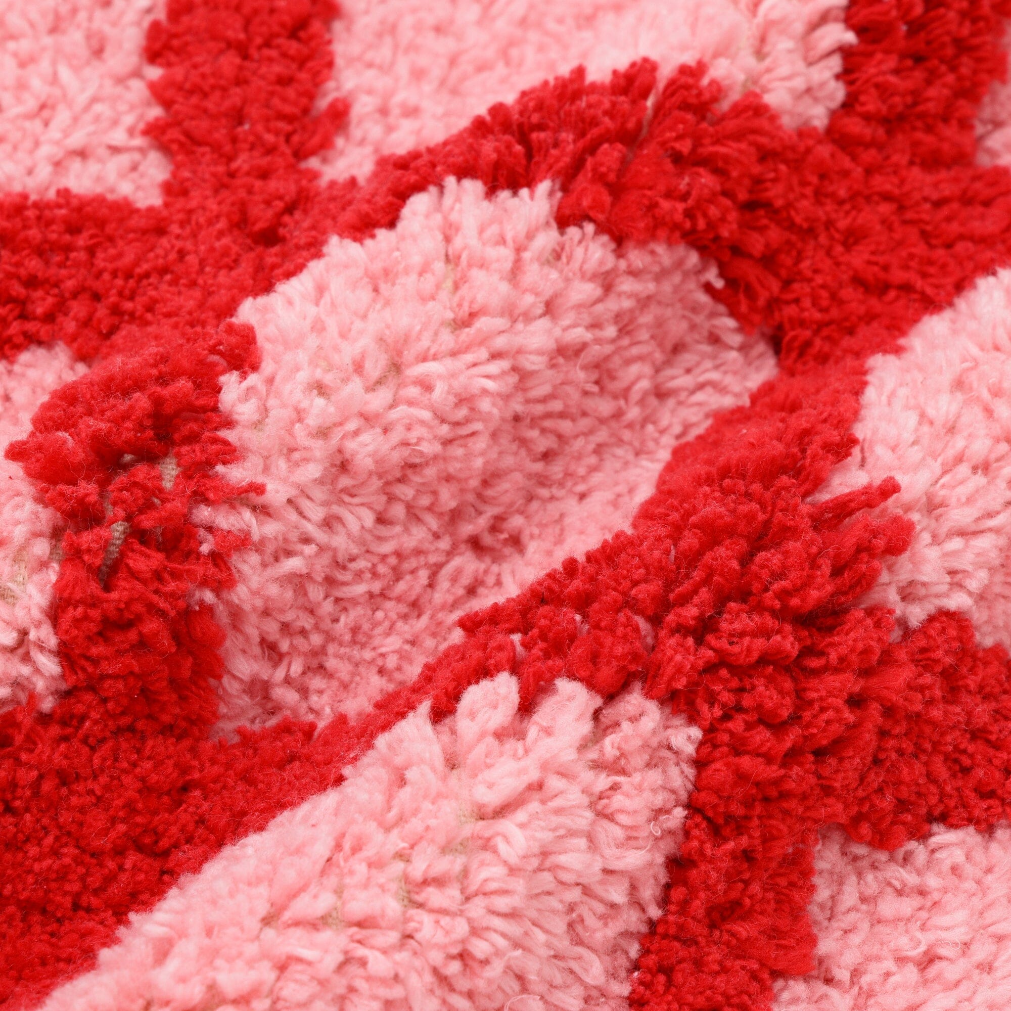 Tuft Art Cushion Cover 450X450 Red X Pink