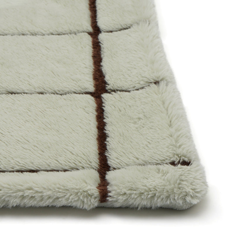 Fur Throw  1700 X 1300 Mint