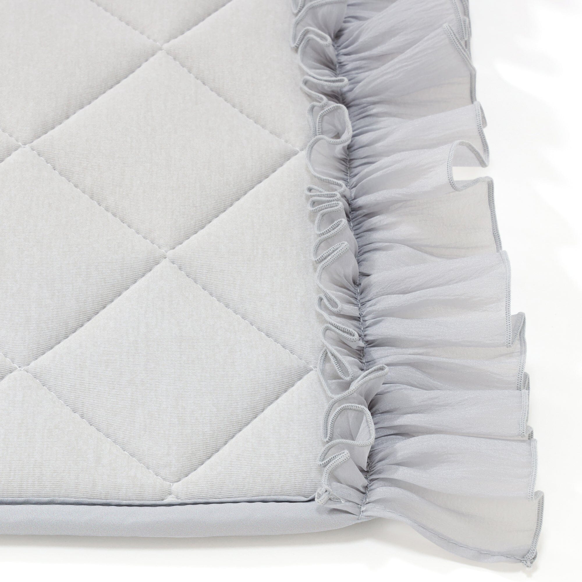Cool Quilt Rug With Frills Medium Light Gray