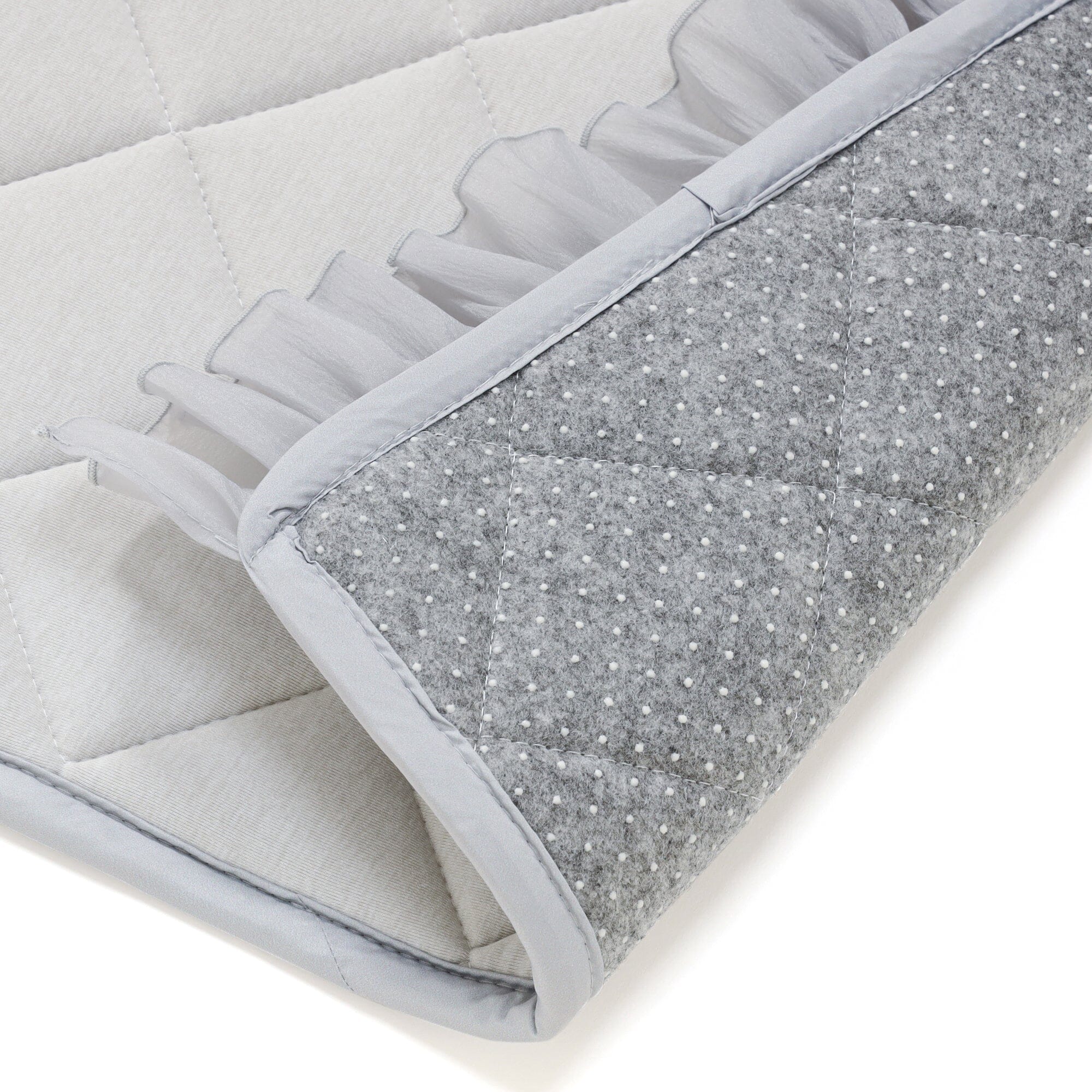Cool Quilt Rug With Frills Medium Light Gray