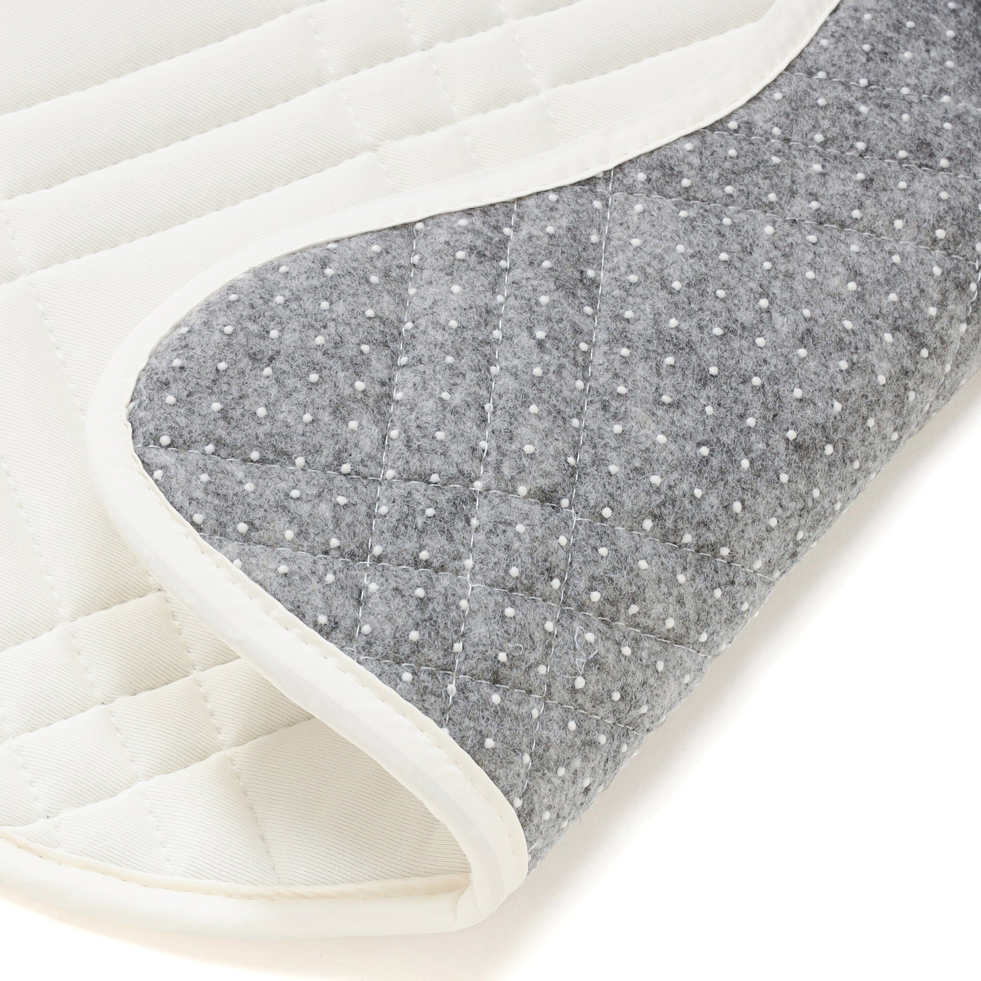 Cool Quilt Rug Scallop Medium Ivory