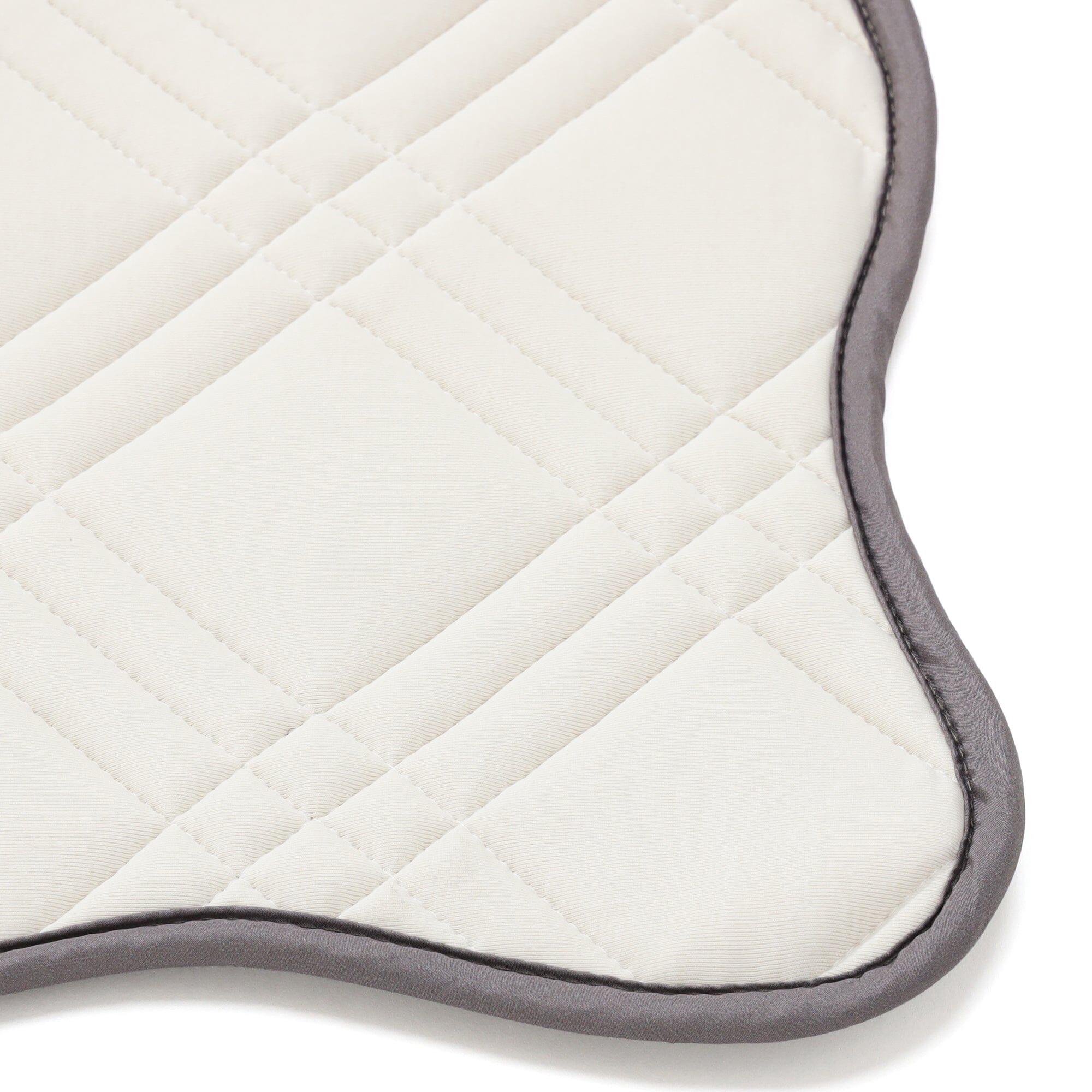 Cool Quilt Rug Scallop Medium Beige x Dark Gray