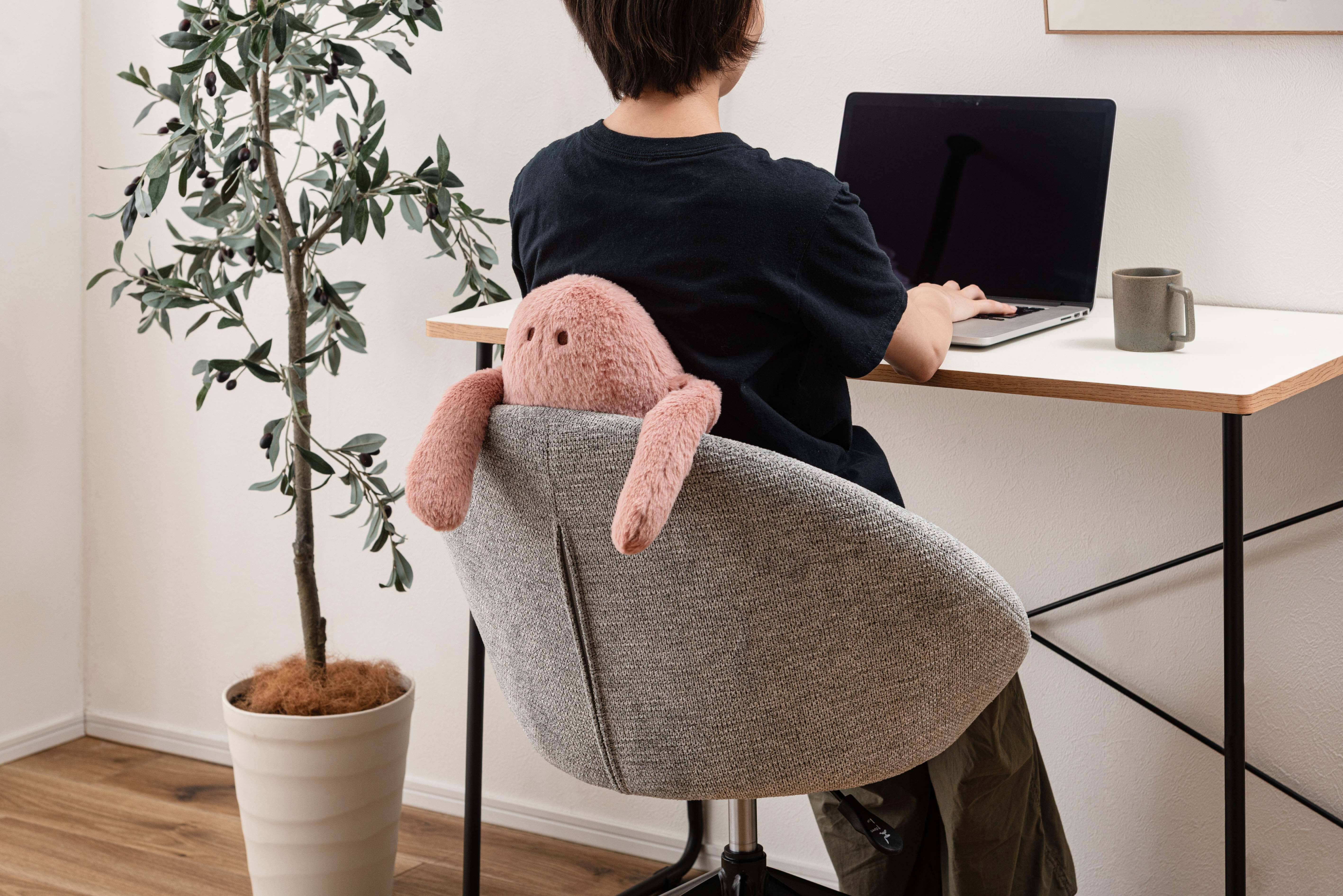 Yeti Hanging Cushion Pink