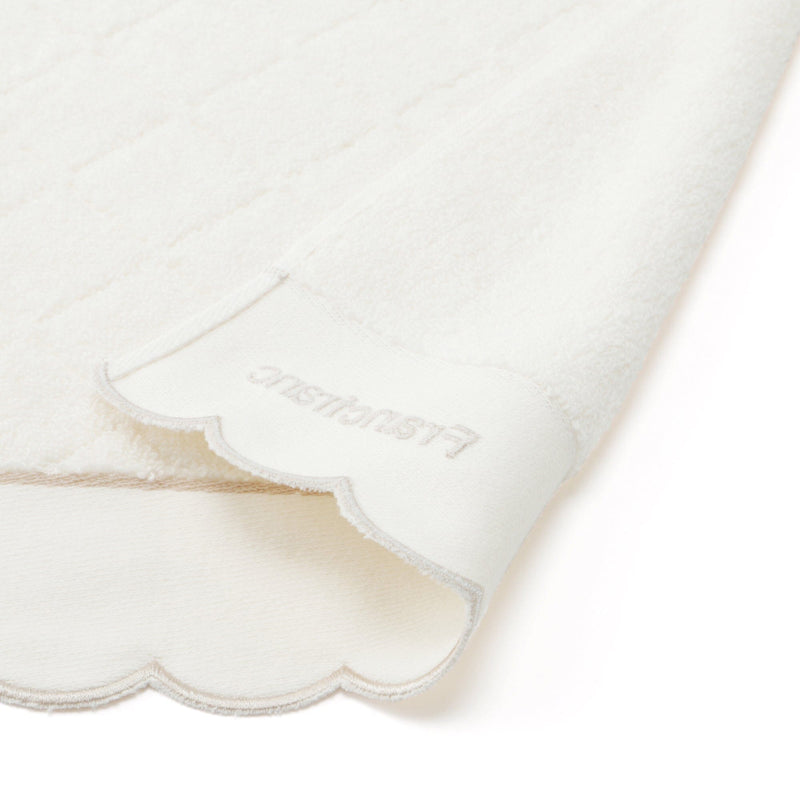 Antibacterial And Deodorizing Quilted Scallop Bath Towel, Ivory