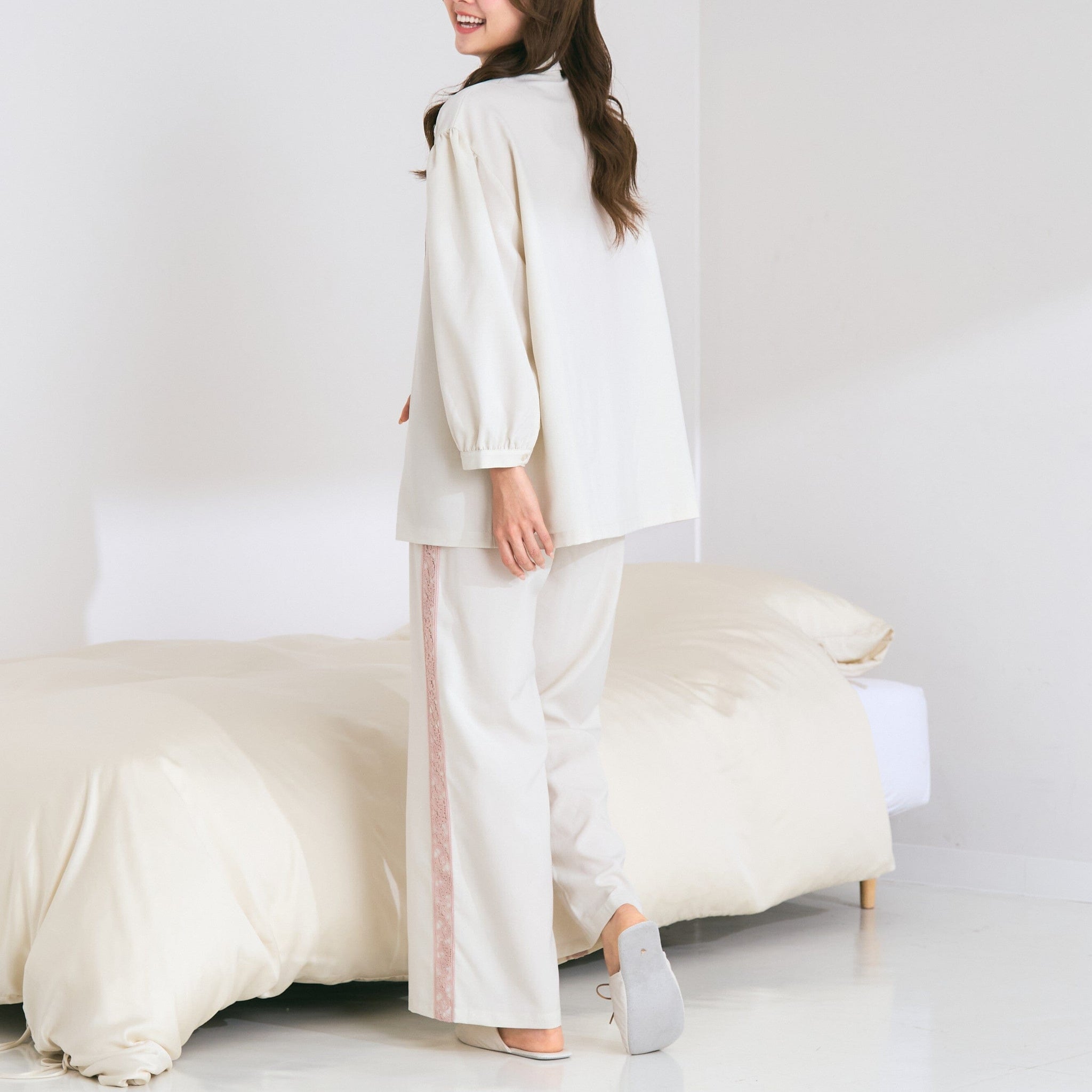 Temperature Control Lace Line Pajama Ivory