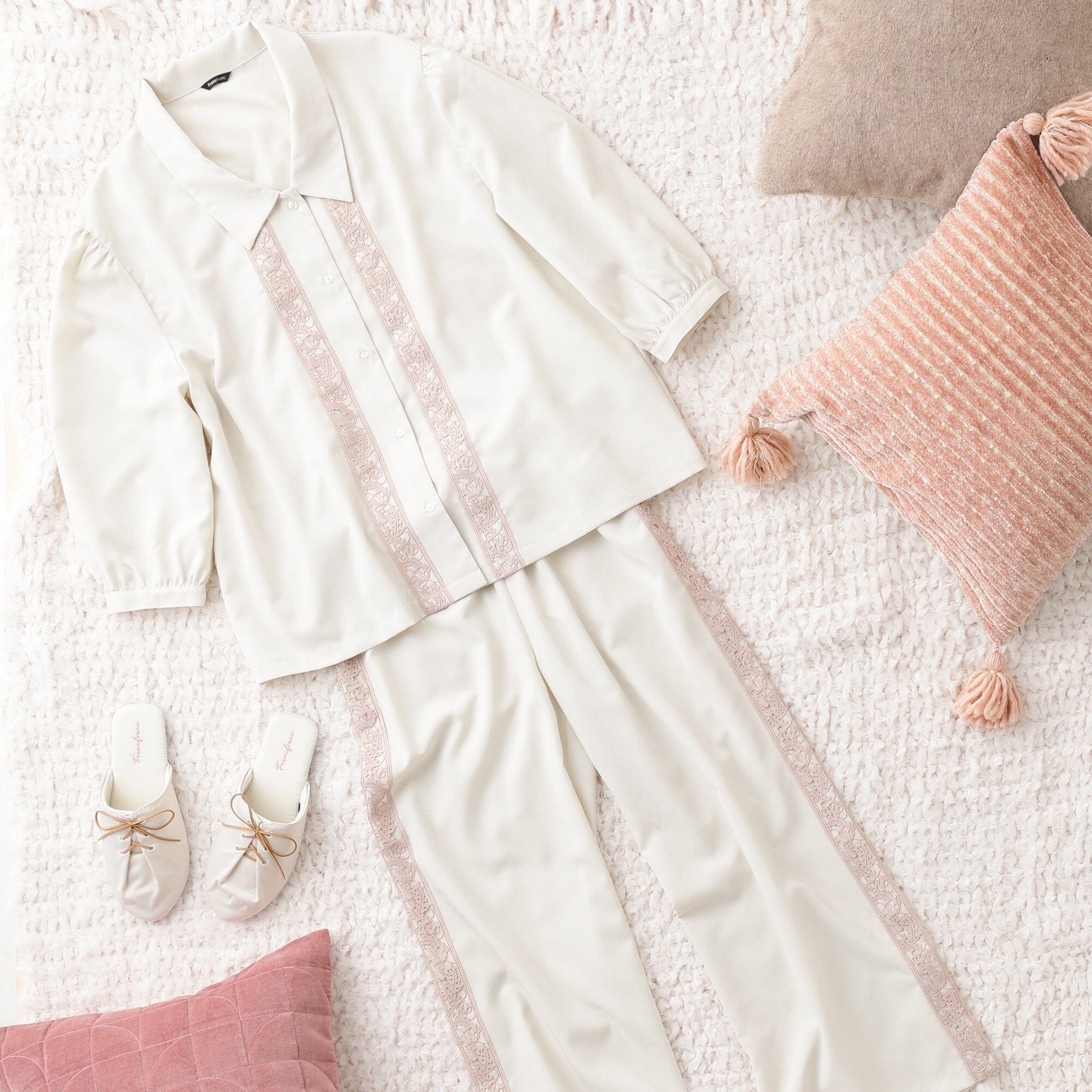 Temperature Control Lace Line Pajama Ivory