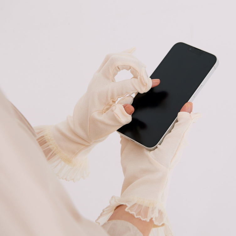 Moist Night Gloves Ivory