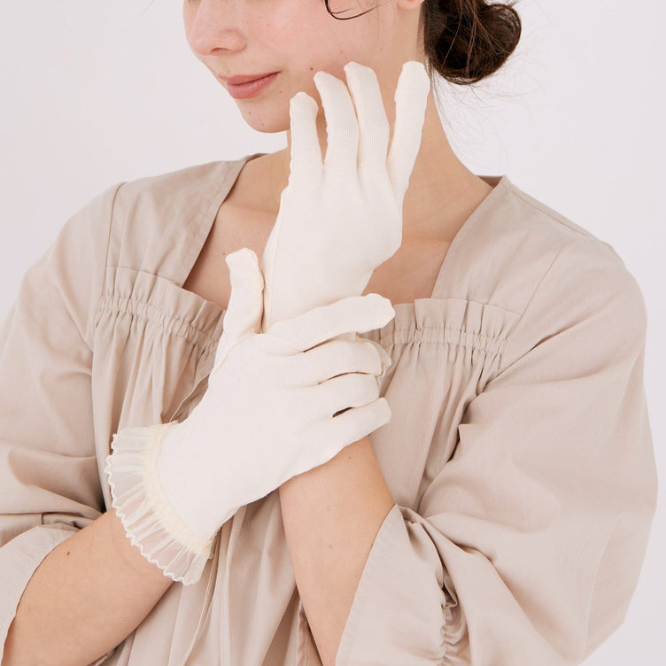 Moist Night Gloves Ivory