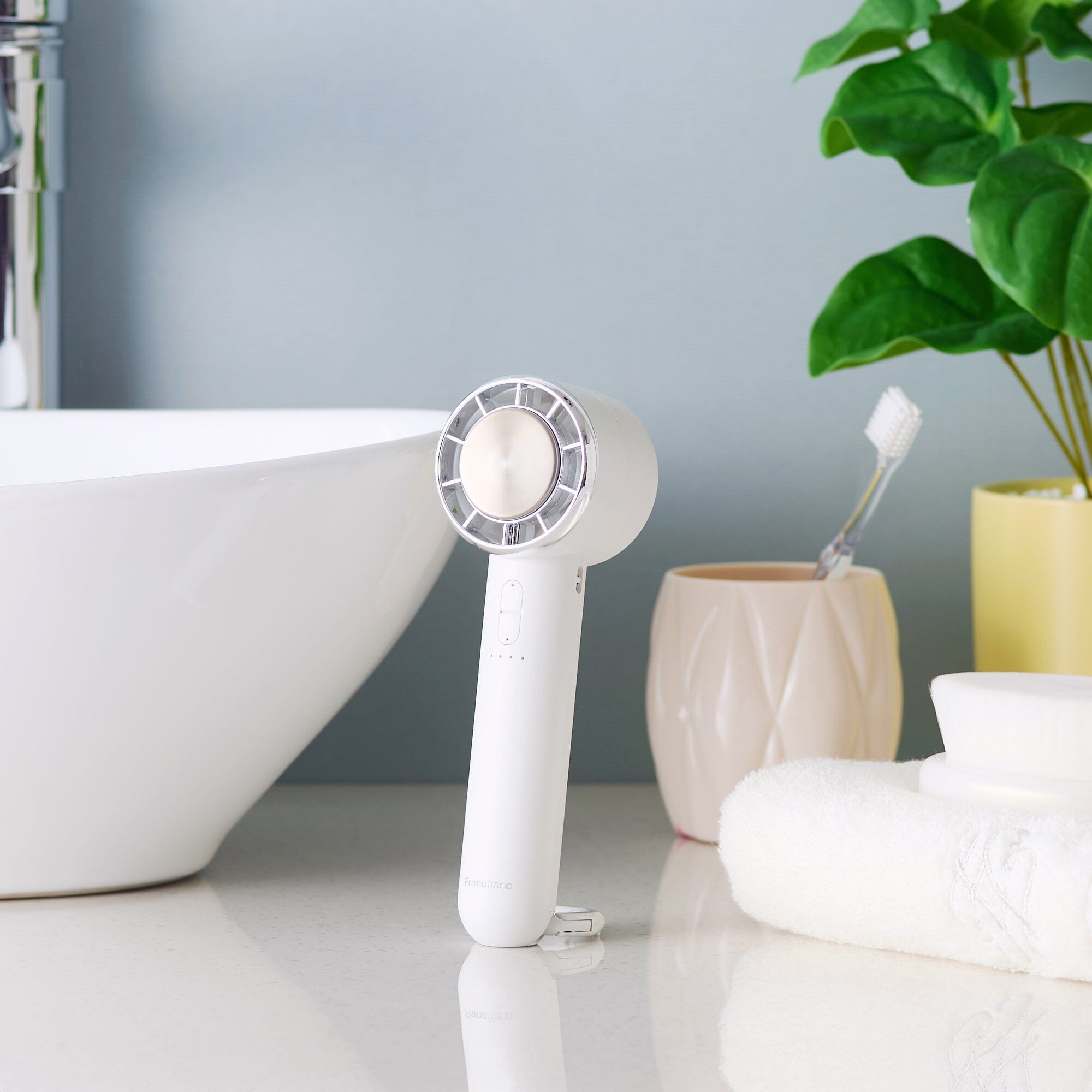 Frais Ice Plate Handy Fan White