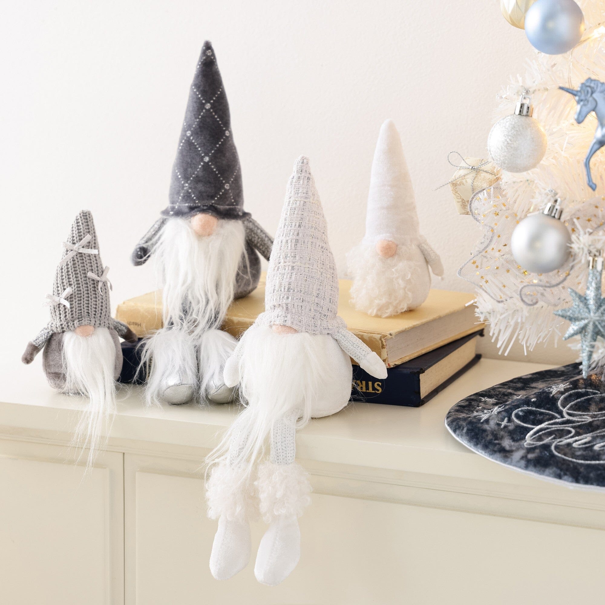 Nordic Santa Medium Gray