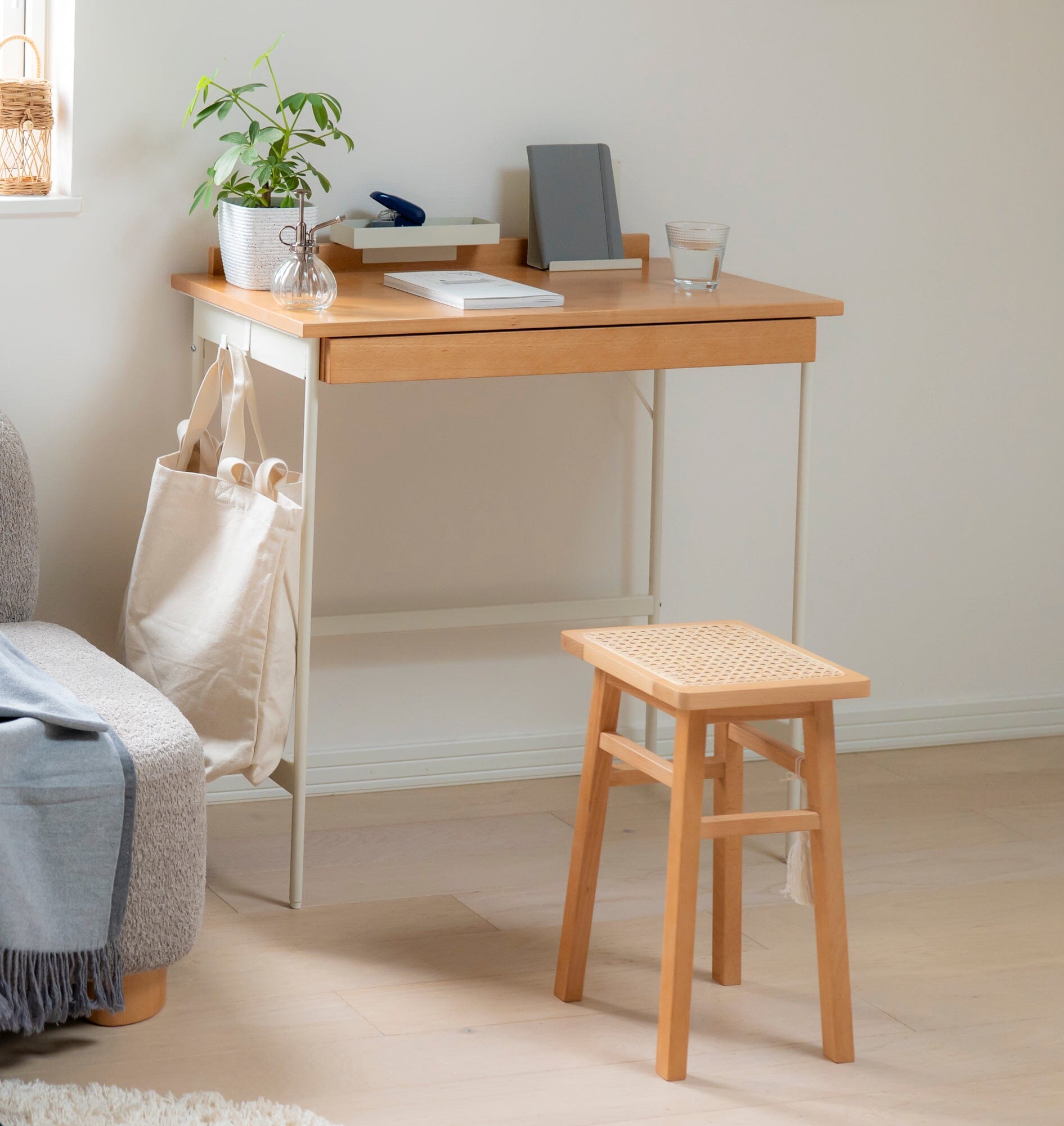 Liv Desk
